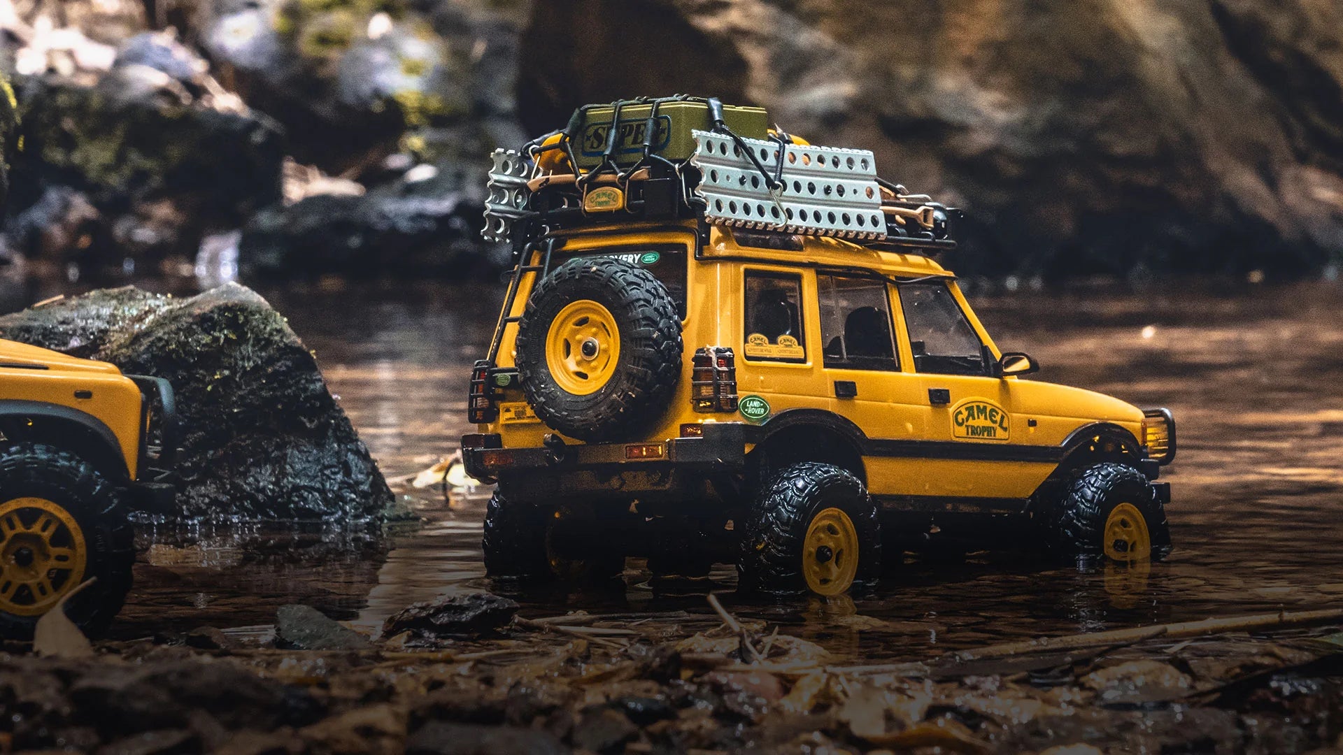 FMS 1:24 FCX24M Land Rover Camel Trophy Edition RTR