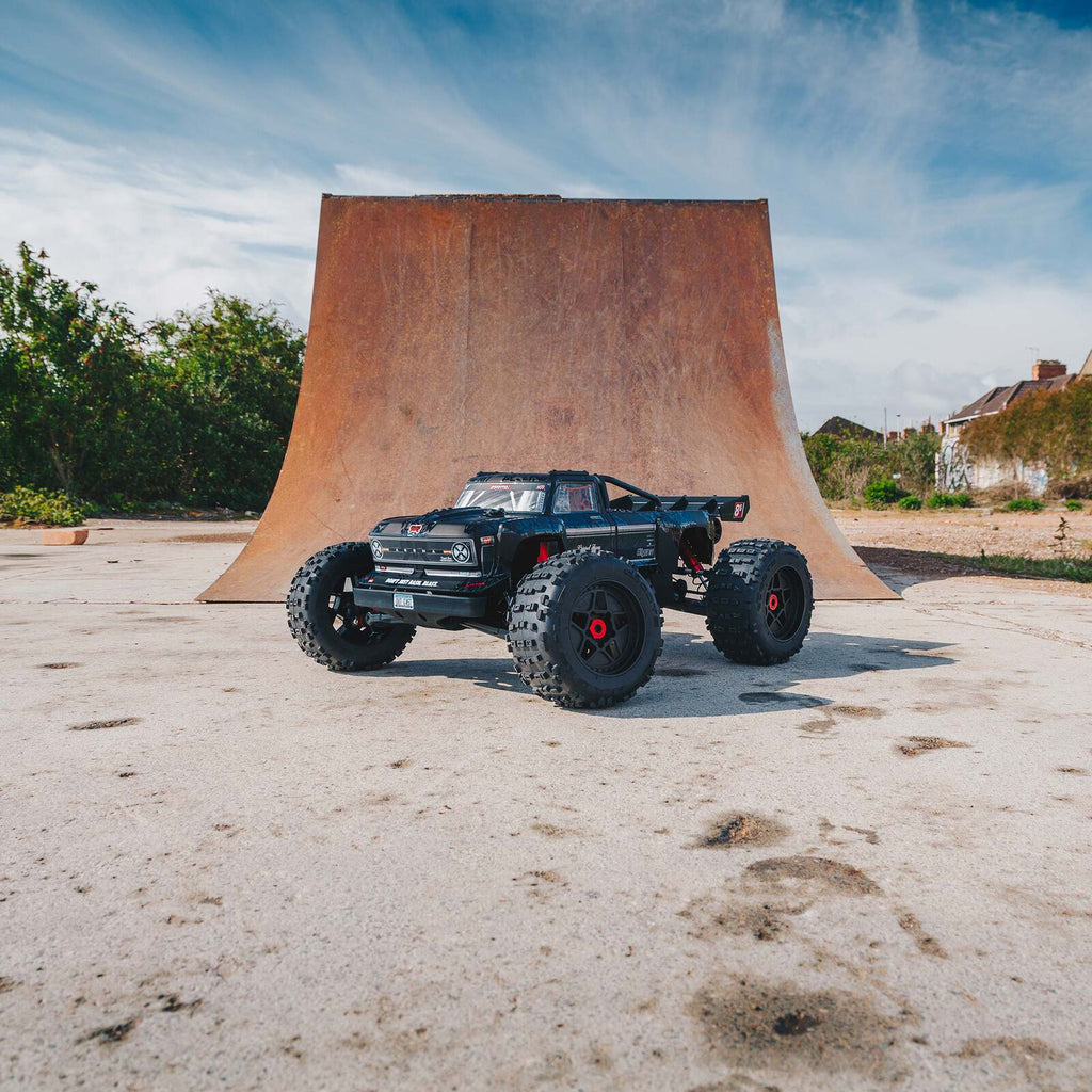 ARRMA 1/5 OUTCAST 8S