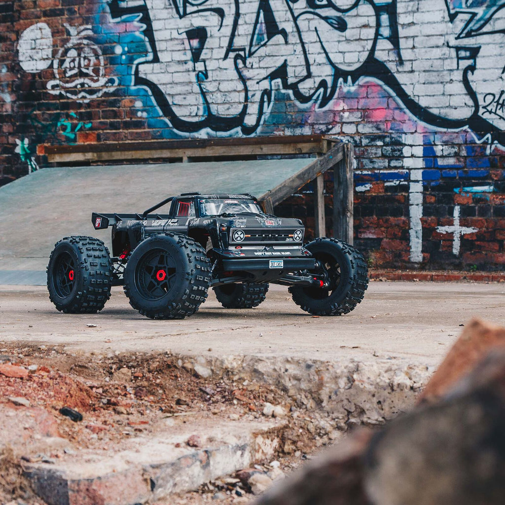 ARRMA 1/5 OUTCAST 8S
