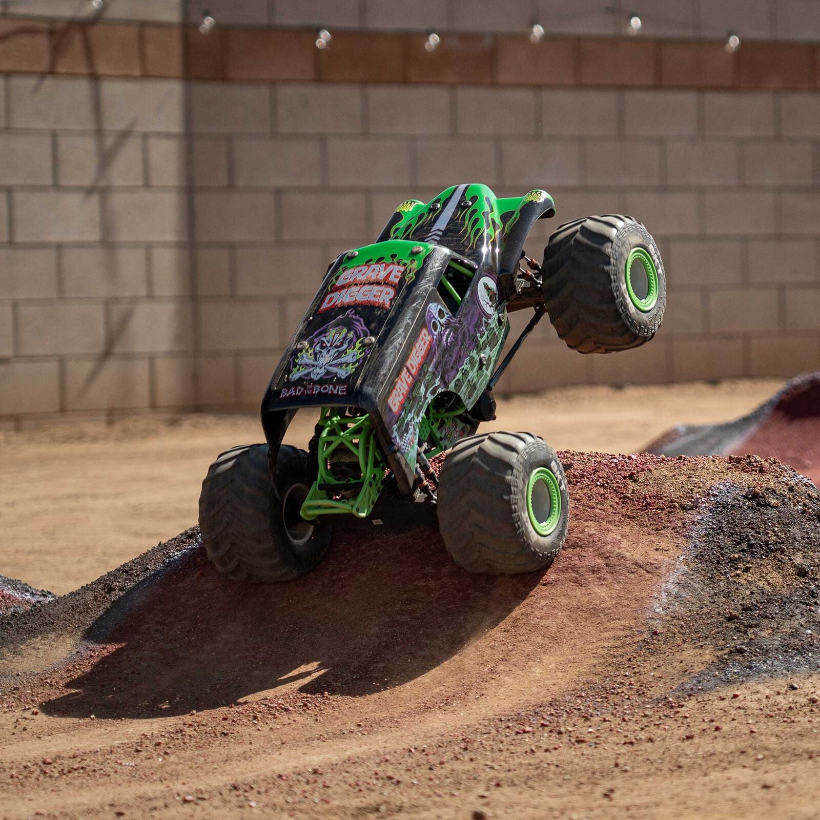 Losi 1/8 LMT - Grave Digger