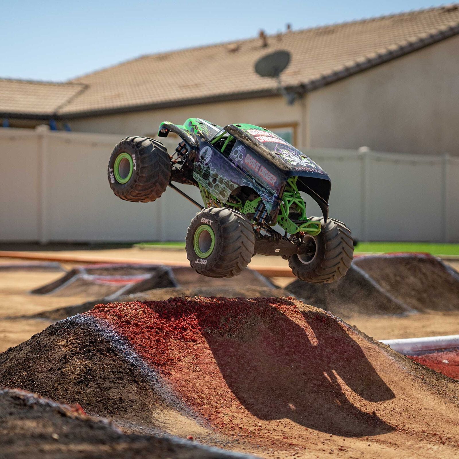 Losi 1/8 LMT - Grave Digger