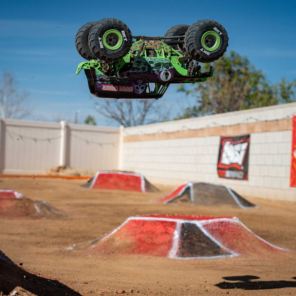 Losi 1/8 LMT - Grave Digger