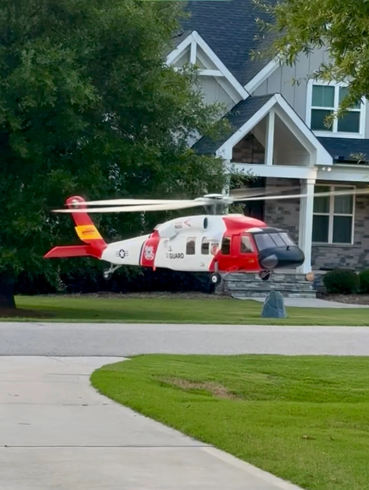 FLYWING MH-60T Jayhawk UH-60 470L 4-Blade ACE GPS/ATT RC Scale Helicopter (RTF)